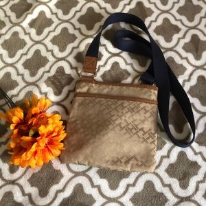 Tommy Hilfiger Bags - Tommy Hilfiger Crossbody bag in great condition Tommy Hilfiger Bags - Tommy Hilfiger Crossbody bag in great condition